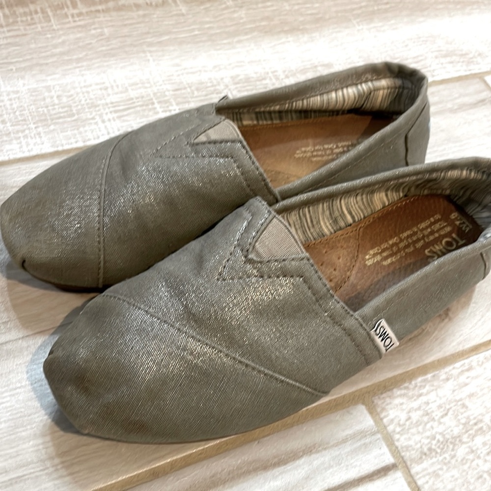 Toms 7.5 shoes with shimmer